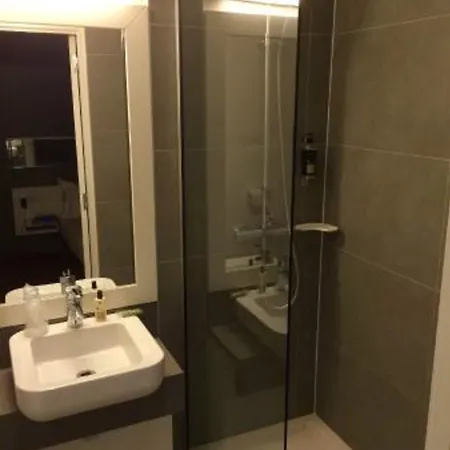 Western Le Montparnasse 3* Parigi